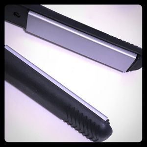 Flat iron hair straightener new Vidal Sassoon